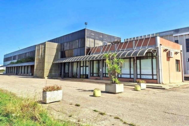 Immobile in asta di 201 m² con più di 5 locali in vendita a Elmas - Foto 3