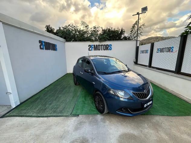 Lancia Ypsilon 1.0 FireFly 5 porte S&S Hybrid Silver
