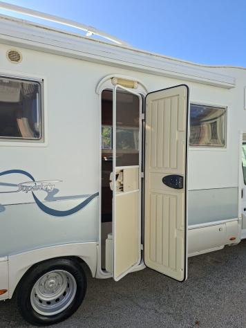 CAMPER RIMOR FORD MANSARDATO 7 POSTI DOPPIA DINETTE LETTI CASTELLO CLIMATIZZATORE FOTOVOLTAICO GEMELLATO POSTERIORE CAMPEGGIO USATI GENERALI 1539 - Foto 6