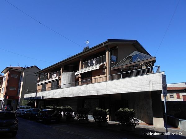 Gavirate - appartamento centralissimo con box - Foto 2