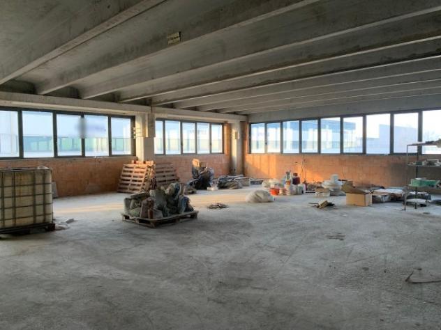 Immobile di 210 m² in affitto a Bomporto