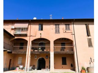 ORNAGO MONOLOCALE ARREDATO IN CONTESTO DI CORTE CON INGRESSO INDIPENDENTE