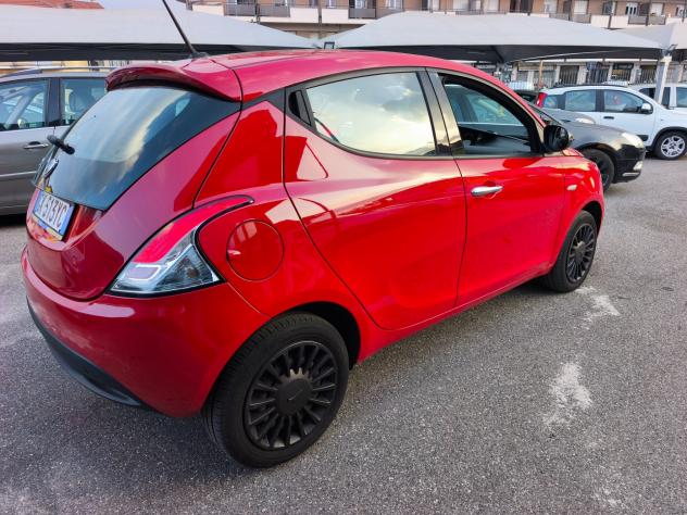 Lancia Ypsilon 1.2 69 CV 5 porte GPL Silver - Foto 4