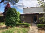 Villa con giardino angolare