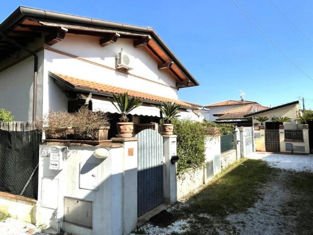 BIFAMILIARE di 4 vani e di 66 mq (PIETRASANTA) rif. MP983