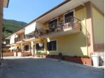 1945/PRESENZANO Villa a schiera di mq 130 su due livelli a Presenzano. Al p &hellip;