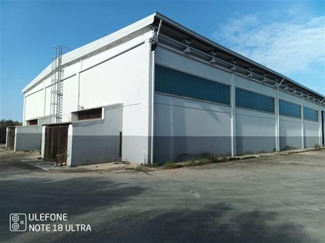 USINI periferia CAPANNONE di 400mq circa com cellafrigo e ufficio