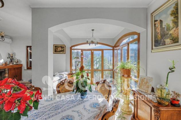 Villa di 260 m² con più di 5 locali e box auto doppio in vendita a Luino - Foto 12
