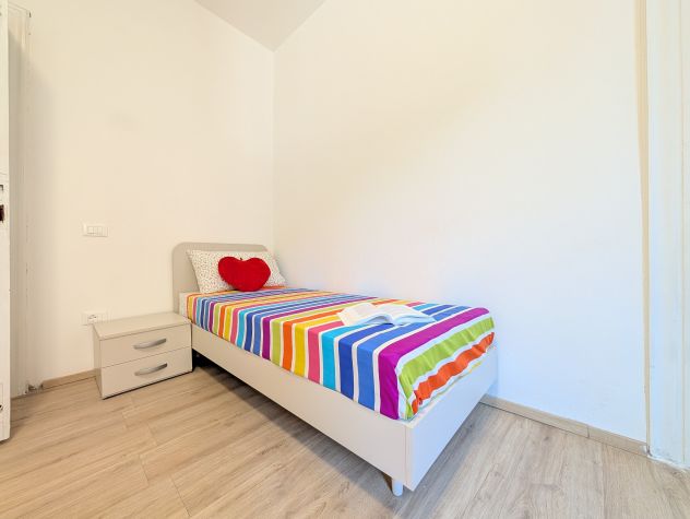 Luminosa stanza singola con bagno privato PER STUDENTI UNIVERSITARI INSUBRIA