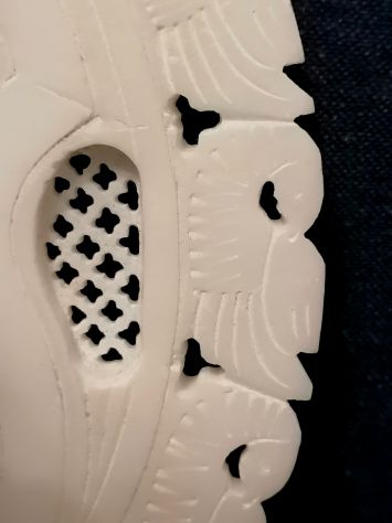 PIATTO IN MARMO BIANCO TRAFORATO E INTARSIATO IN PIETRE DURE. INDIA, SECOLO XX. - Foto 4