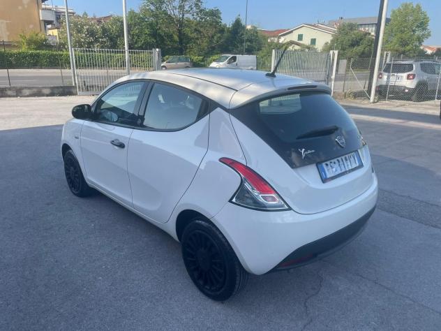 Lancia Ypsilon 1.0 70cv Firefly Hybrid S&S Silver - Foto 3