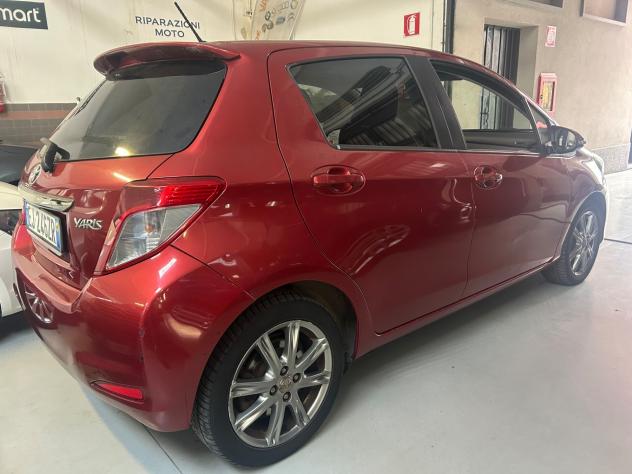 Toyota Yaris 1.3 5 porte Lounge - Foto 3