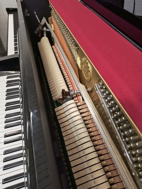 Pianoforte Yamaha B2 seminuovo con trasporto e panca inclusi - Foto 4