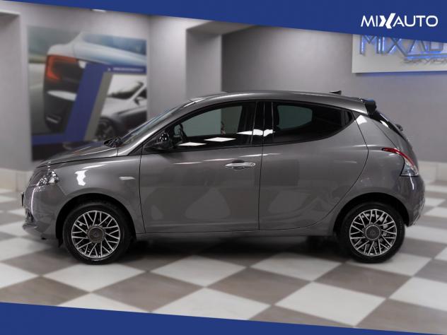 Lancia Ypsilon 1.0 Firefly Hybrid Gold Plus 70CV 5 Porte - Foto 3