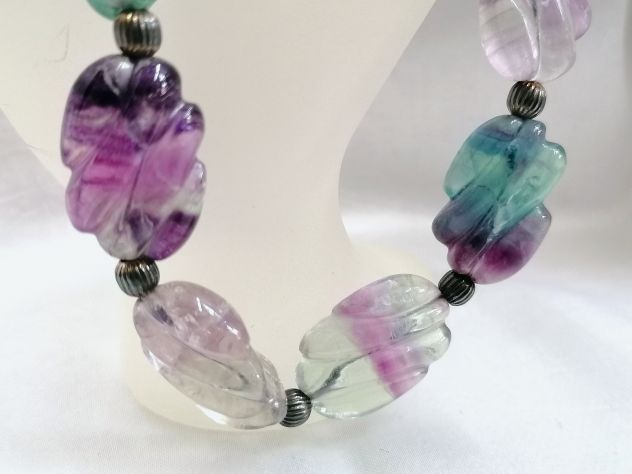 SPETTACOLARE PREZIOSO COLLIER-GIOIELLO IN FLUORITE SCOLPITA, PEZZO UNICO. - Foto 5