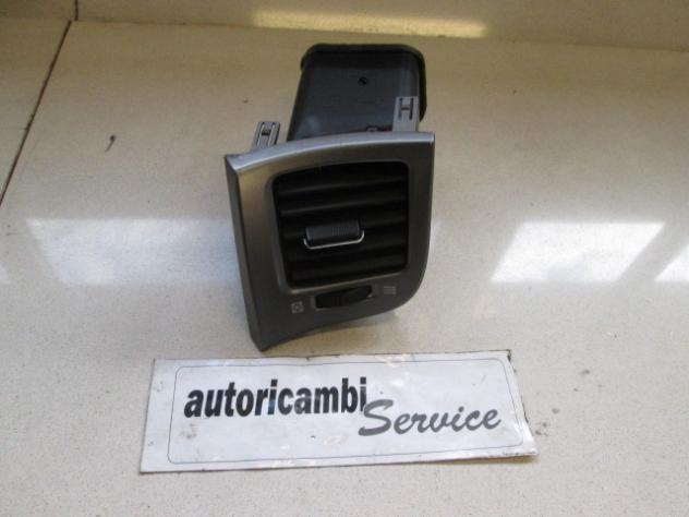 5586-44030 BOCCHETTA AERAZIONE CRUSCOTTO LATO SINISTRO TOYOTA AVENSIS VERSO 2.0 D 85KW 5M 5P (2004) RICAMBIO USATO 55650-44080 55650-44050