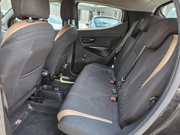 Lancia Ypsilon 1.0 FireFly 70cv Hybrid Alberta Ferretti - Foto 9