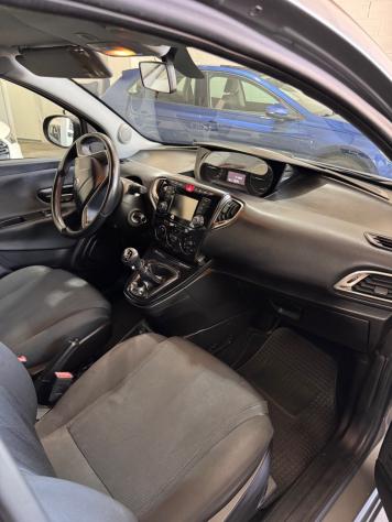 Lancia Ypsilon 1.2 69 CV 5 porte S&S Gold - Foto 8
