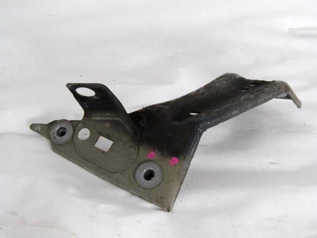 3G0821142 STAFFA SUPPORTO PARAFANGO ANTERIORE SINISTRO VOLKSWAGEN PASSAT VARIANT 2.0 TDI 110KW RICAMBIO USATO