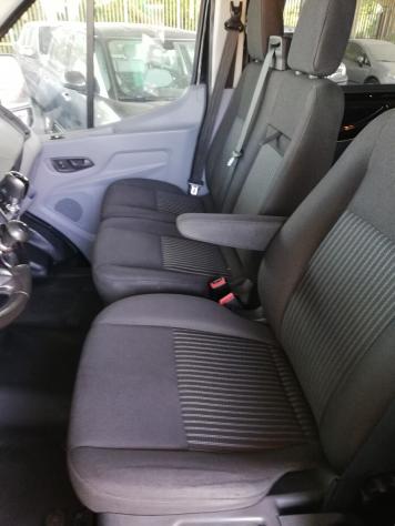 Ford Transit 350 2.0TDCi EcoBlue 130CV PL-TM Combi Titanium - Foto 9