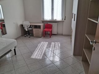 Camera arredata in zona semicentrale comoda all'ospedale