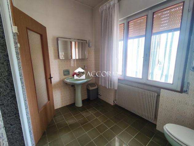 CASA INDIPENDENTE di 6 vani e di 300 mq (VITTORIO VENETO) rif. SM60 - Foto 11