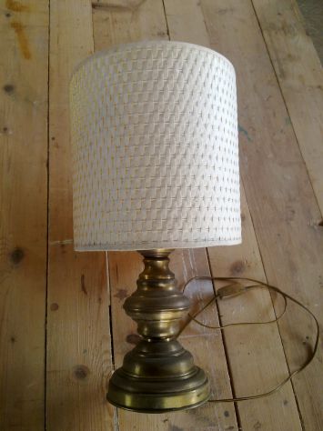 Lampada Paralume da tavolo base in Ottone Brunito e tessuto intrecciato - Foto 2