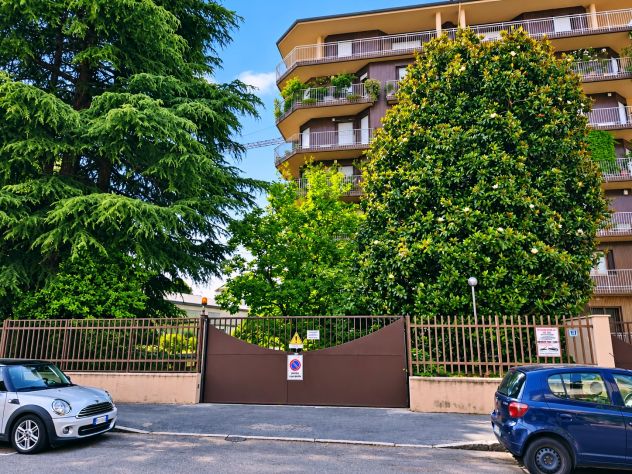 Ampio Box a Milano, zona Certosa/Via Varesina