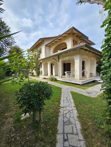 Casa singola in vendita a Marina di Carrara - Carrara 400 mq Rif: 1210583