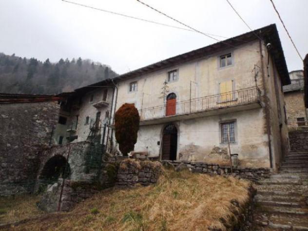 Rustico / Casale di 90 m² con 4 locali in vendita a Oneta