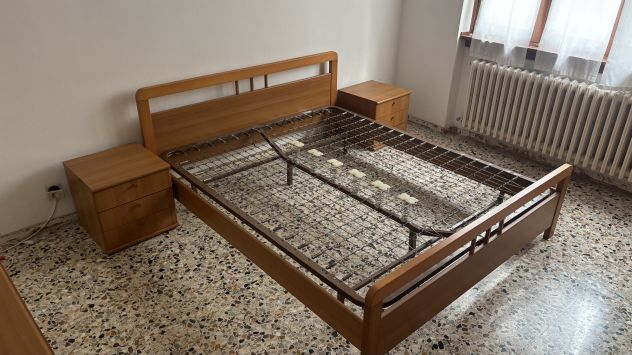 Letto matrimoniale con 2 comodini abbinati - Foto 10