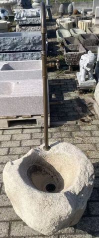 Fontana in granito ricavata da un antico mortaio - Foto 2