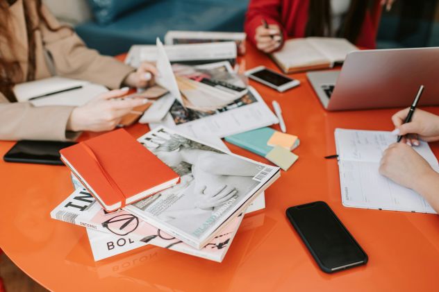 Società di comunicazione cerca addetto stampa