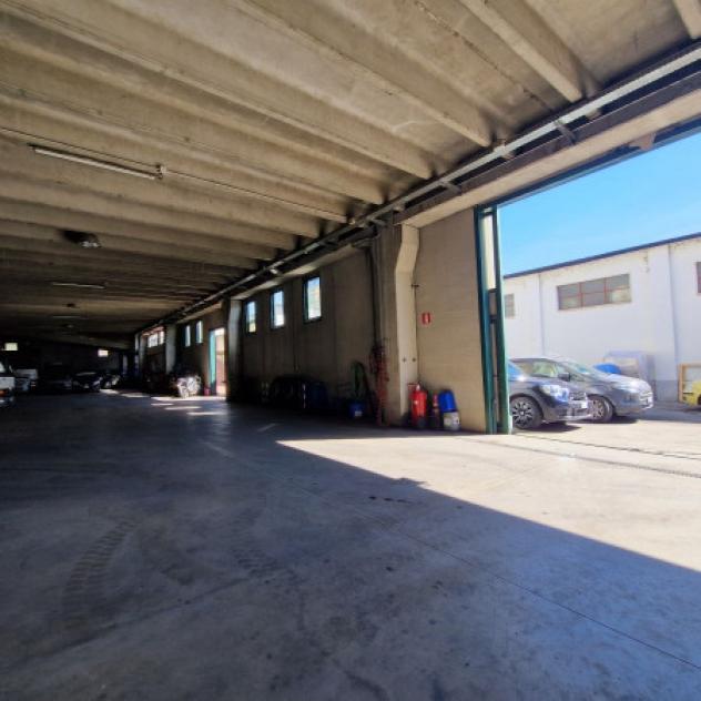 Immobile di 1870 m² con più di 5 locali in vendita a Rho - Foto 8