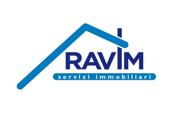 Modugno traversa via Roma locale commerciale