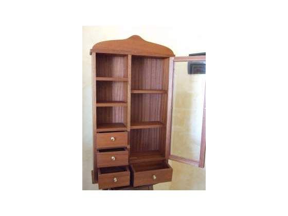 Bacheca da arredo in legno mogano eseguita da artigiano