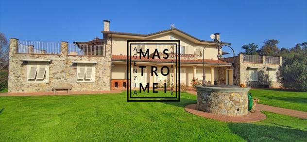 VILLA di 14 vani e di 420 mq (CAPANNORI) rif. 3206