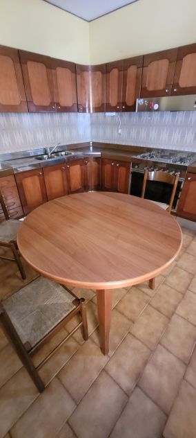 Cucina angolare in legno (330x260) + Lavastoviglie BOSCH + Tavolo e 6 Sedie - Foto 5