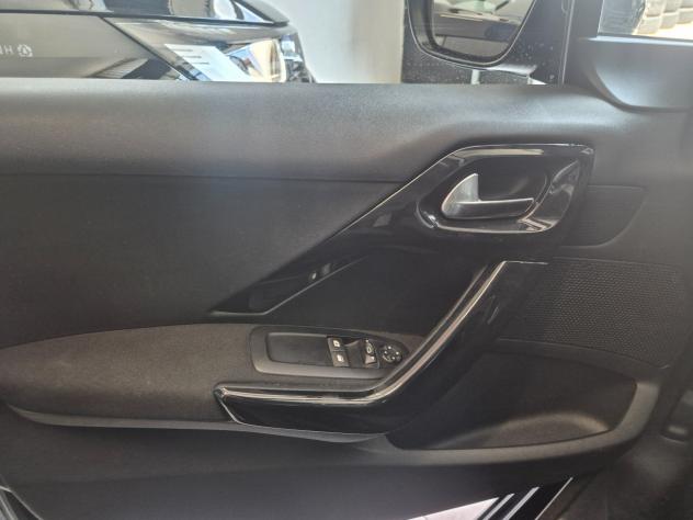 Peugeot 208 BlueHDi 75 5 porte Black Line - Foto 8