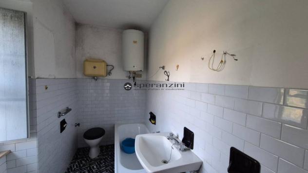 Vendesi casa indipendente a fossombrone ? zona comoda e ben collegata
in posizione facilmente accessibile, a pochi minuti dalla strada provinciale, pr - Foto 20