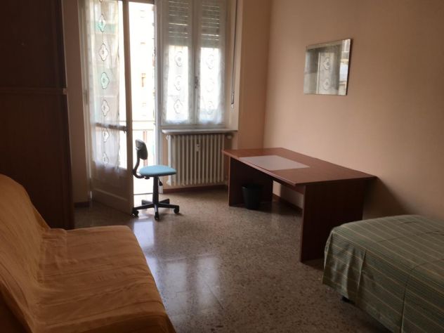 CERCASI 1 STUDENTESSA per l’affitto di 1 camera singola in appartamento da 70 mq