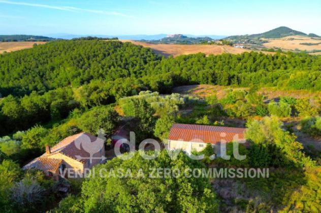 Rustico / Casale di 900 m² con più di 5 locali e box auto in vendita a Pienza