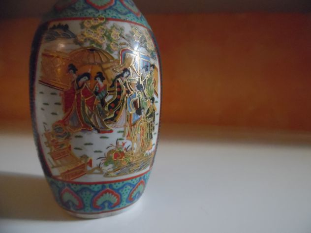 UN VASO IN CERAMICA MEDIO(ALTO 15 CM)ORIENTALE DIPINTO A MANO CON DONNE E PAESAG - Foto 7
