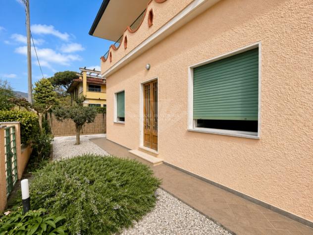 APPARTAMENTO di 5 vani e di 85 mq (PIETRASANTA - Tonfano) rif. 488/V - Foto 6
