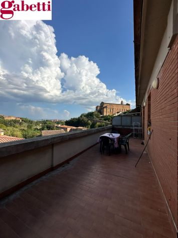 Rif. S2691 - Siena centro – Porta Ovile - Ampia terrazza panoramica abitabile