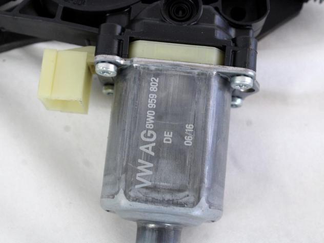8W0837462 MOTORINO MECCANISMO ALZA-VETRO ALZA-CRISTALLO PORTA ANTERIORE DESTRA AUDI A4 SW 2.0 D 110KW 6M 5P (2016) RICAMBIO USATO 8W0959802 0130822704 - Foto 5
