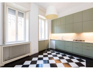 Appartamento di 195 m² con più di 5 locali in affitto a Milano