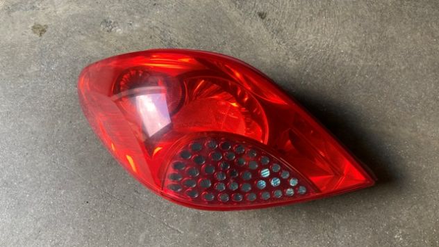 Fanale posteriore SX Peugeot 207 berlina del 2008 (9649986680)