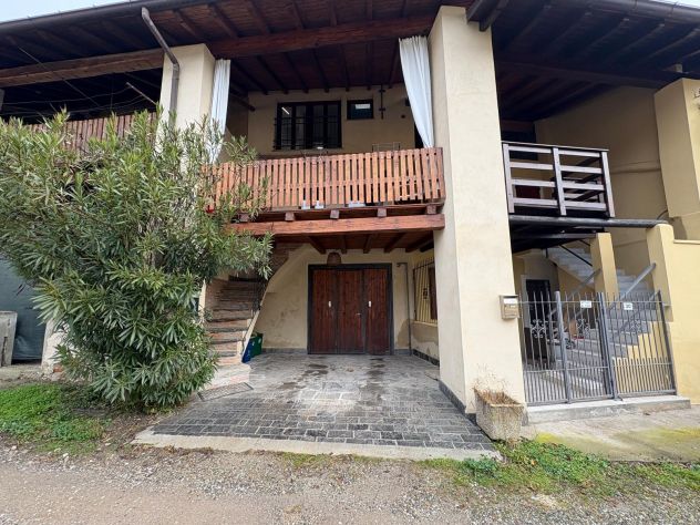 Besozzo - porzione di casa ristrutturata con box - Foto 2