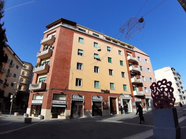 Prestigioso appartamento in piccolo condominio sull'isola pedonale